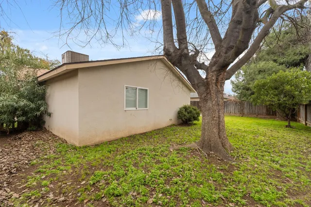 $385,000 | 4665 West Ashcroft Avenue, Fresno, CA 93722