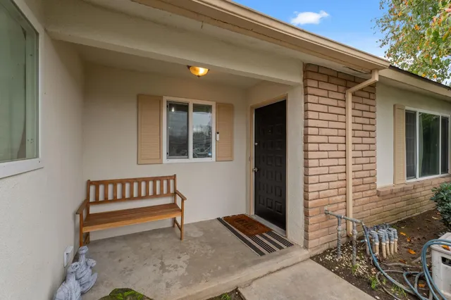 $385,000 | 4665 West Ashcroft Avenue, Fresno, CA 93722