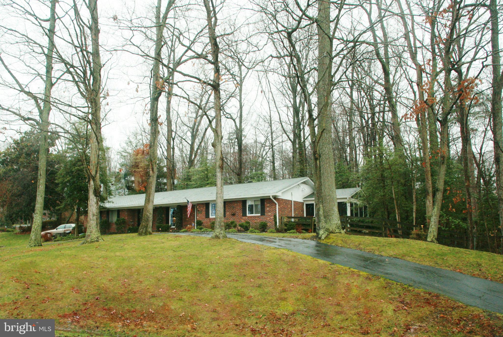 18506 Cabin Road Triangle, VA 22172 - Photo 2 of 30 Elegant Circular Drive Welcomes Your Guests