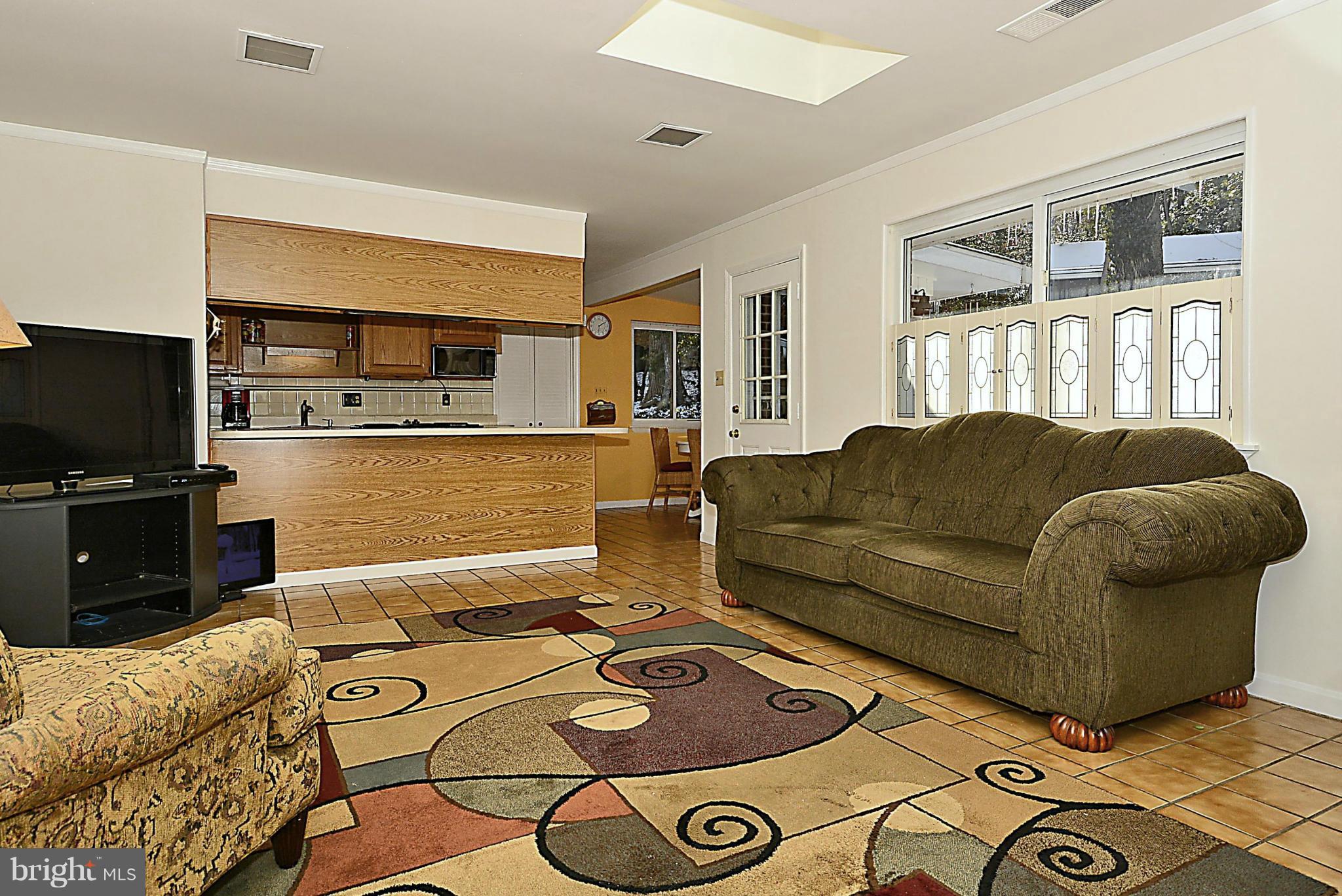 18506 Cabin Road Triangle, VA 22172 - Photo 13 of 30 Spacious Family Great Room wWalkout to Patio