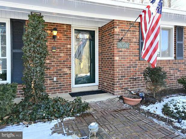 18506 Cabin Road Triangle, VA 22172 - Photo 3 of 30 Classic and Elegant Brick Front Porch and Walk