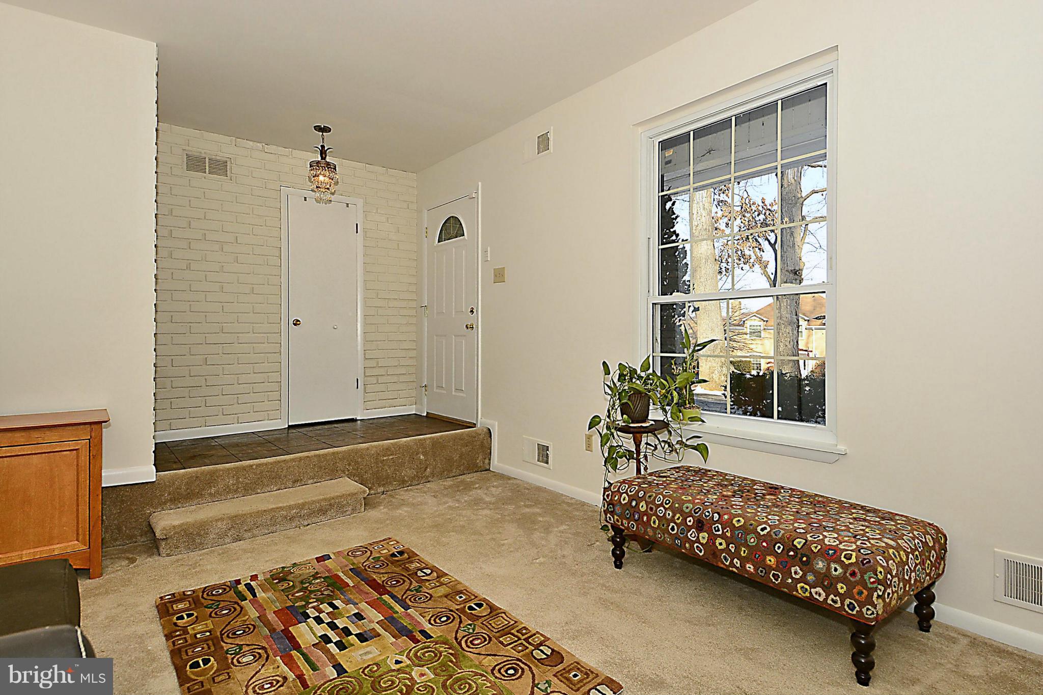 18506 Cabin Road Triangle, VA 22172 - Photo 5 of 30 Welcome Friends at Front Foyer and Living Room