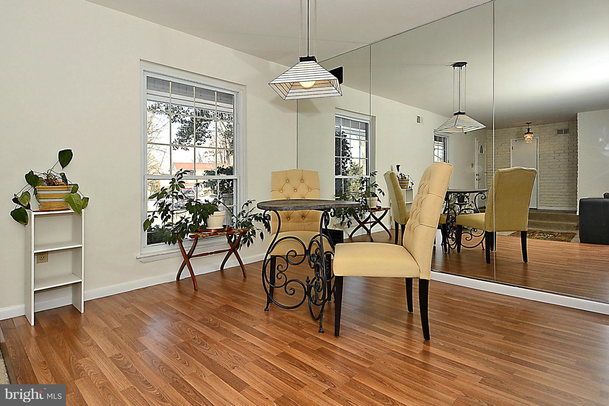 18506 Cabin Road Triangle, VA 22172 - Photo 8 of 30 Contemporary Dining Room for Great Entertaining!
