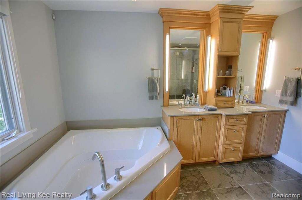 930 Fairview Avenue Rochester, MI 48307 - Photo 22 of 43