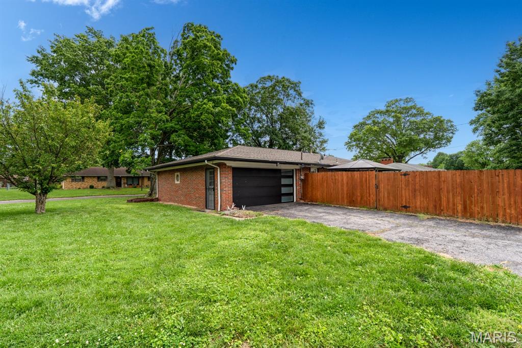 232 Springdale Drive Belleville, IL 62223 - Photo 9 of 33