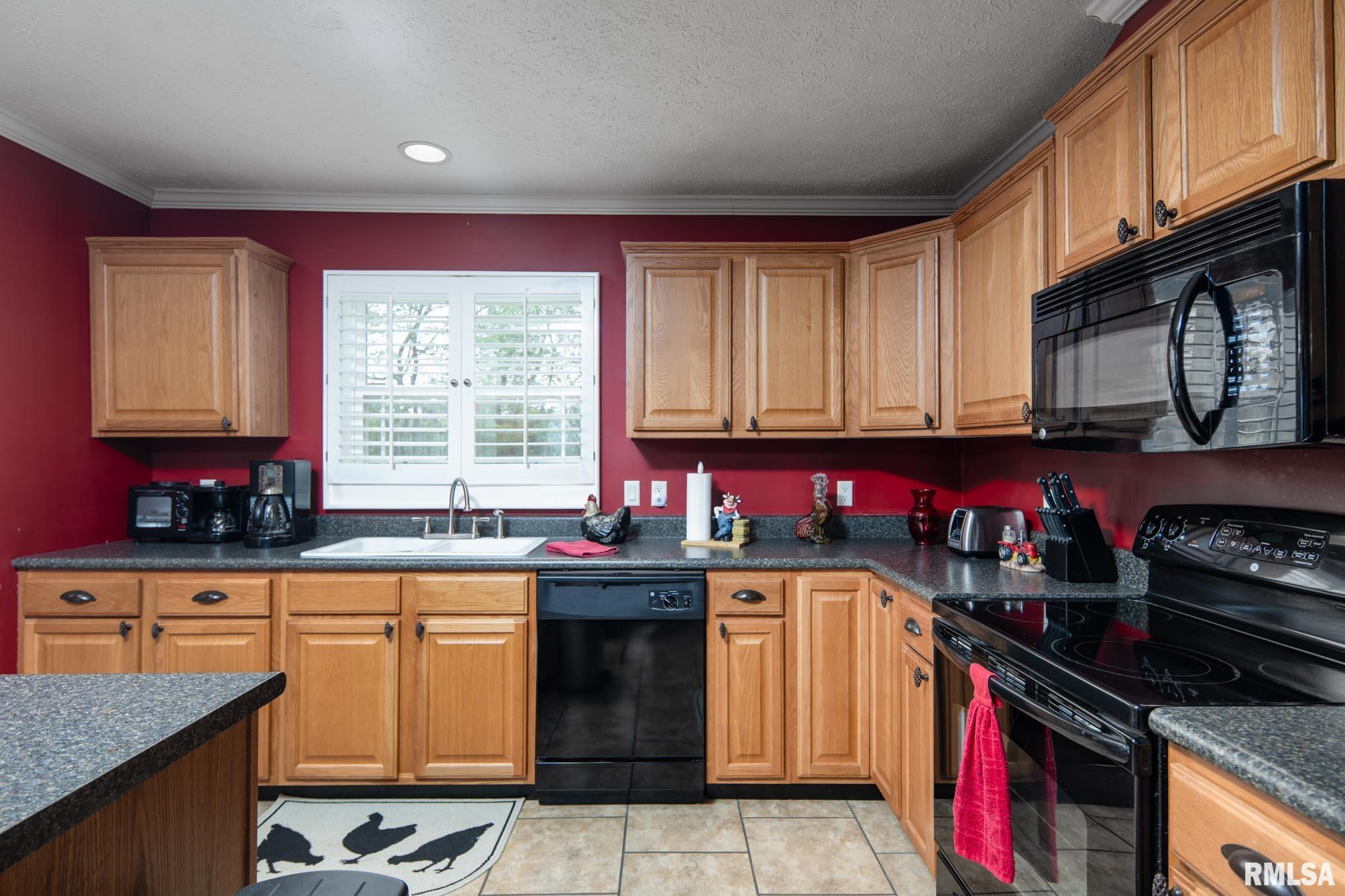 1645 Indian Point Road Vienna, IL 62995 - Photo 11 of 40