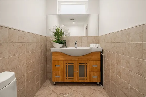 $15,500 | 13045 Greenleaf Street, Studio City, CA 91604