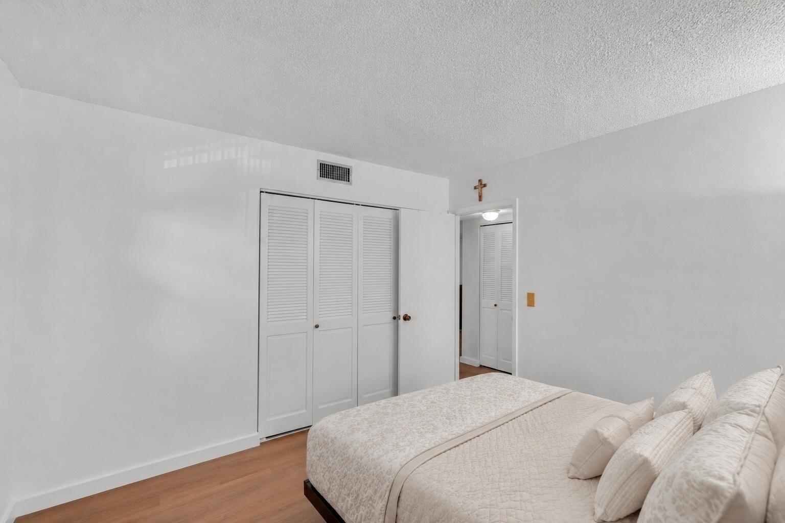 301 Cambridge Road, Unit 202 Hollywood, FL 33024 - Photo 6 of 38 Guest Bedroom