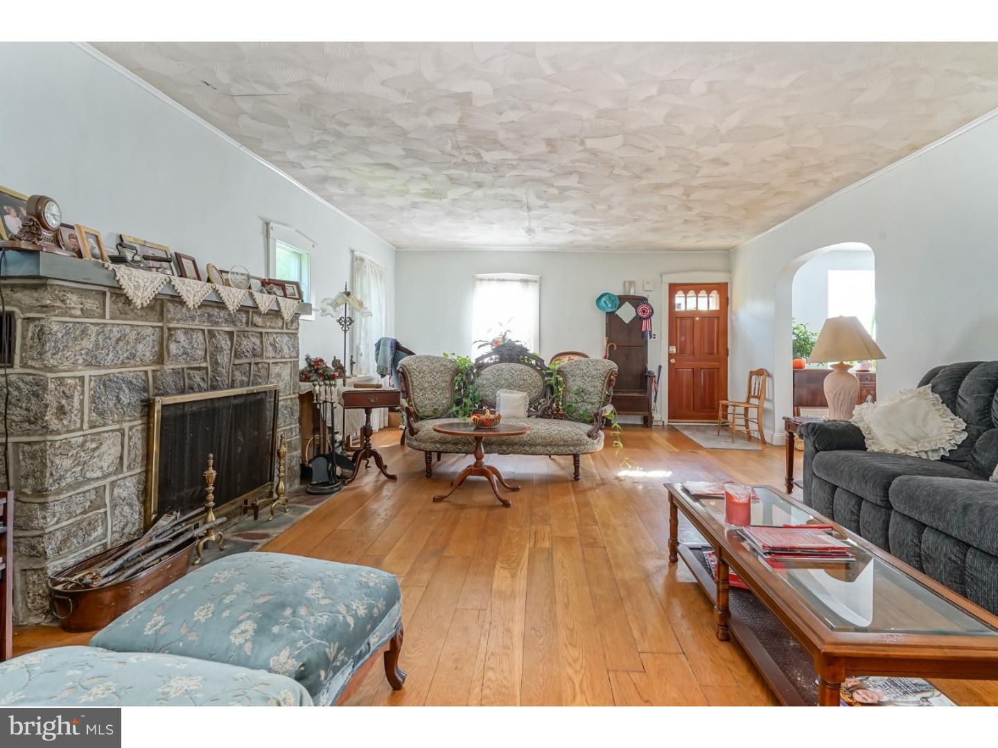 315 Blue Bell Road Williamstown, NJ 08094 - Photo 3 of 20