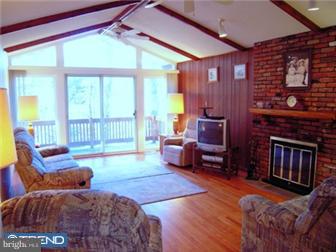 119 Ravenhill Road Phoenixville, PA 19460 - Photo 3 of 11 Living Room