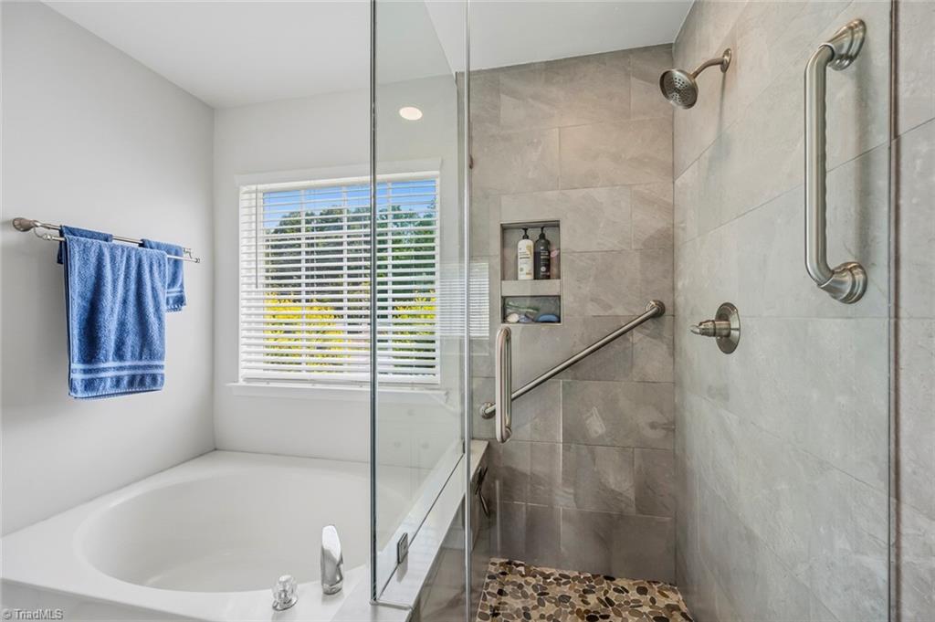 130 Salem Ridge Court Clemmons, NC 27012 - Photo 24 of 34 PRIAMARY BATH