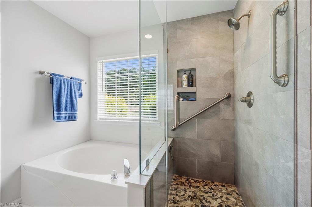 130 Salem Ridge Court Clemmons, NC 27012 - Photo 25 of 34 PRIAMARY BATH