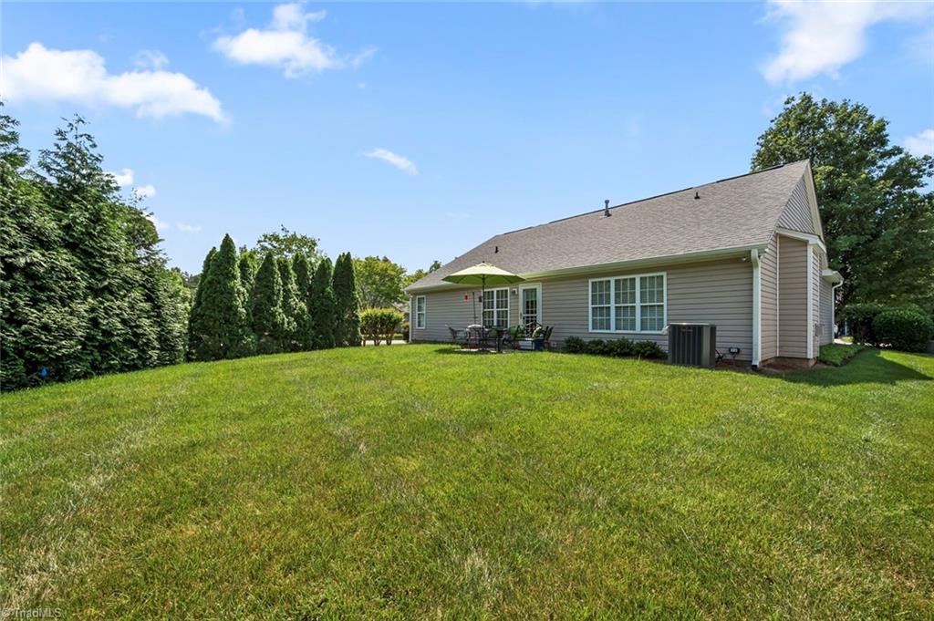 130 Salem Ridge Court Clemmons, NC 27012 - Photo 29 of 34 REAR, LARGE YARD