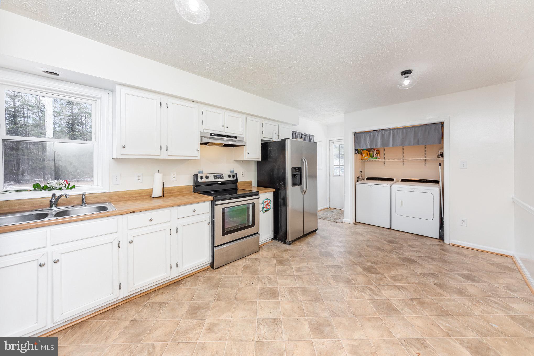 39 Twin Cedars Road Mineral, VA 23117 - Photo 7 of 21 a kitchen with granite countertop a refrigerator and a sink