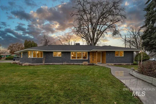 $699,900 | 2220 South Indiana Avenue, Caldwell, ID 83605