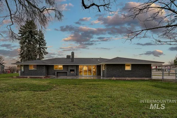 $799,900 | 2220 South Indiana Avenue, Caldwell, ID 83605