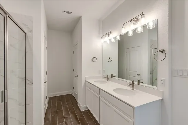 an empty room with windows and ceiling fan