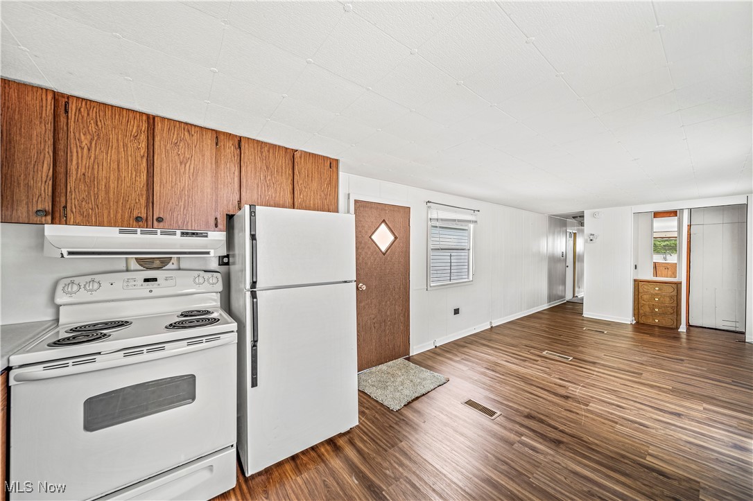9735 Chillicothe Road, Unit 60 Willoughby, OH 44094 - Photo 4 of 13 Gallery Image 4