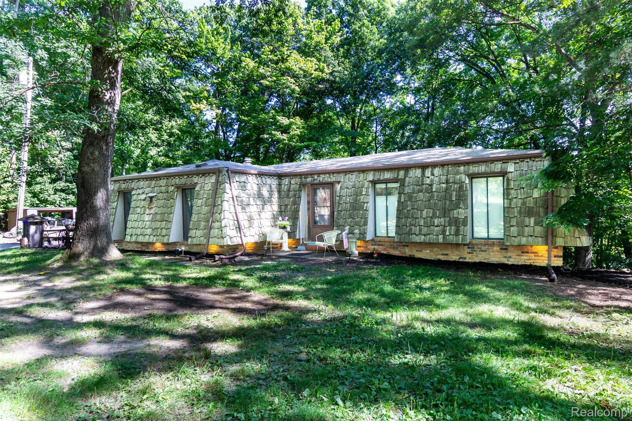 9405 Spicer Road Brighton, MI 48116 - Photo 2 of 49 front (2).jpg
