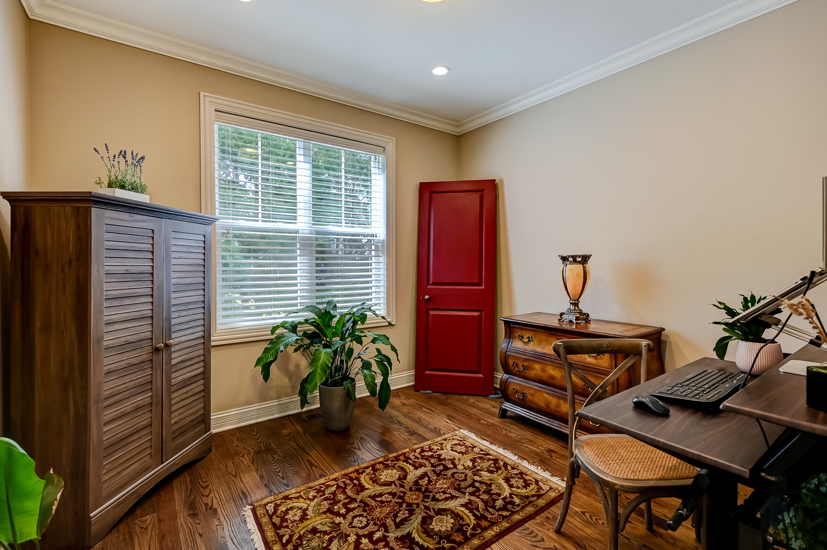 5607 Hillcrest Road Downers Grove, IL 60516 - Photo 16 of 50 a living room with furniture and a potted plant
