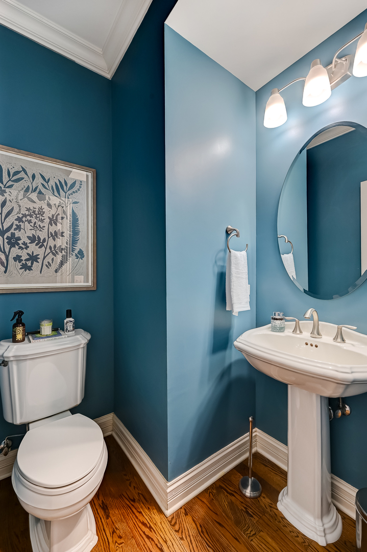 5607 Hillcrest Road Downers Grove, IL 60516 - Photo 17 of 50 a bathroom with a toilet sink and mirror