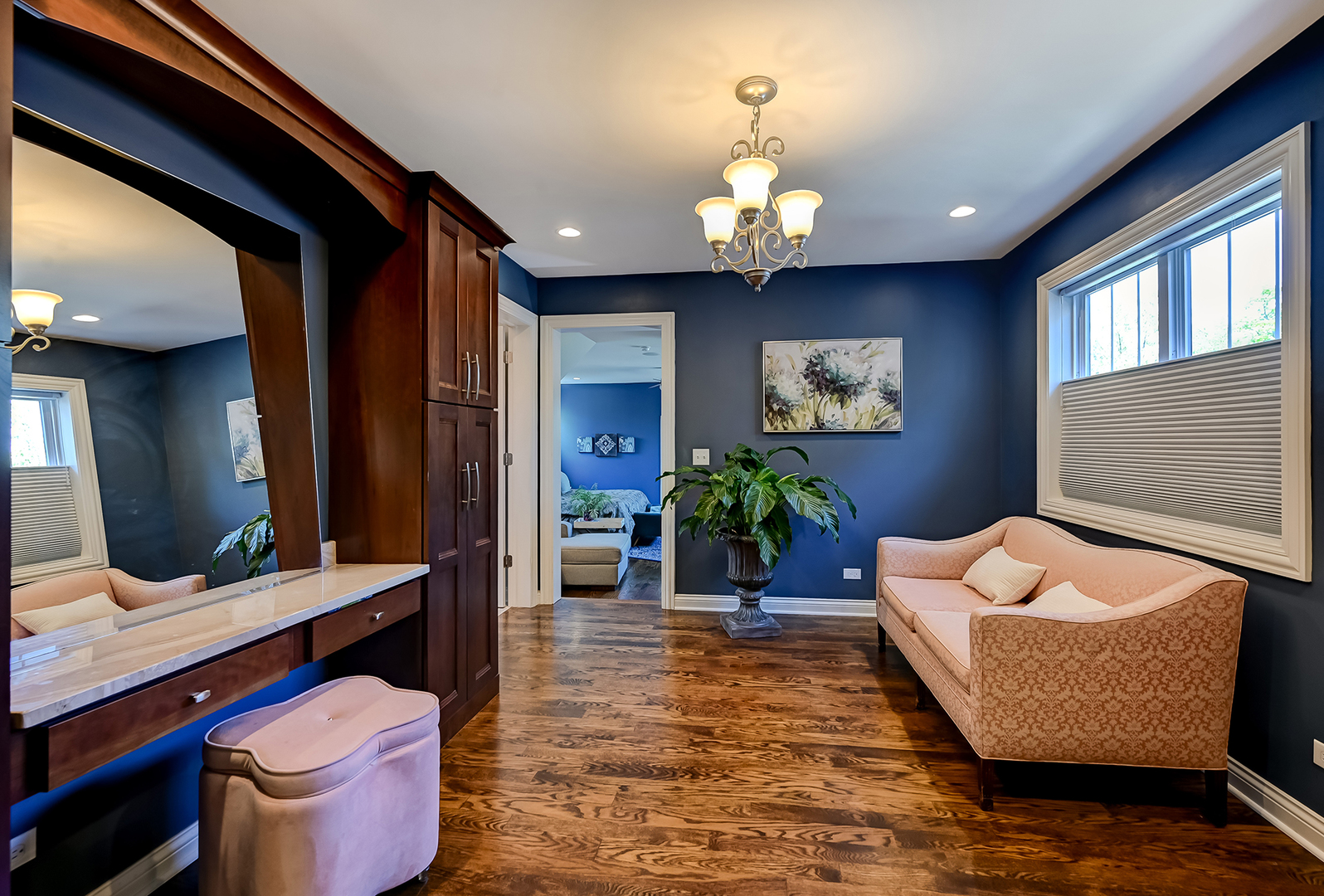 5607 Hillcrest Road Downers Grove, IL 60516 - Photo 20 of 50 a living room with furniture and a chandelier