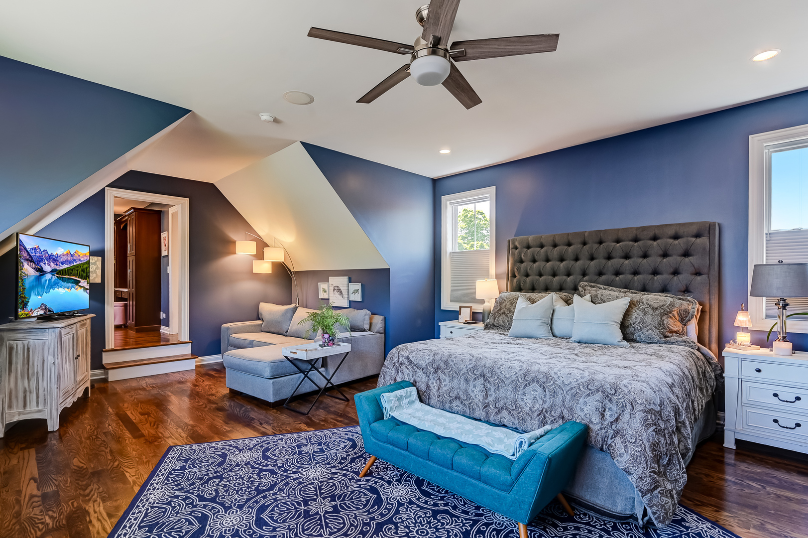 5607 Hillcrest Road Downers Grove, IL 60516 - Photo 23 of 50 a bedroom with a bed window and couch