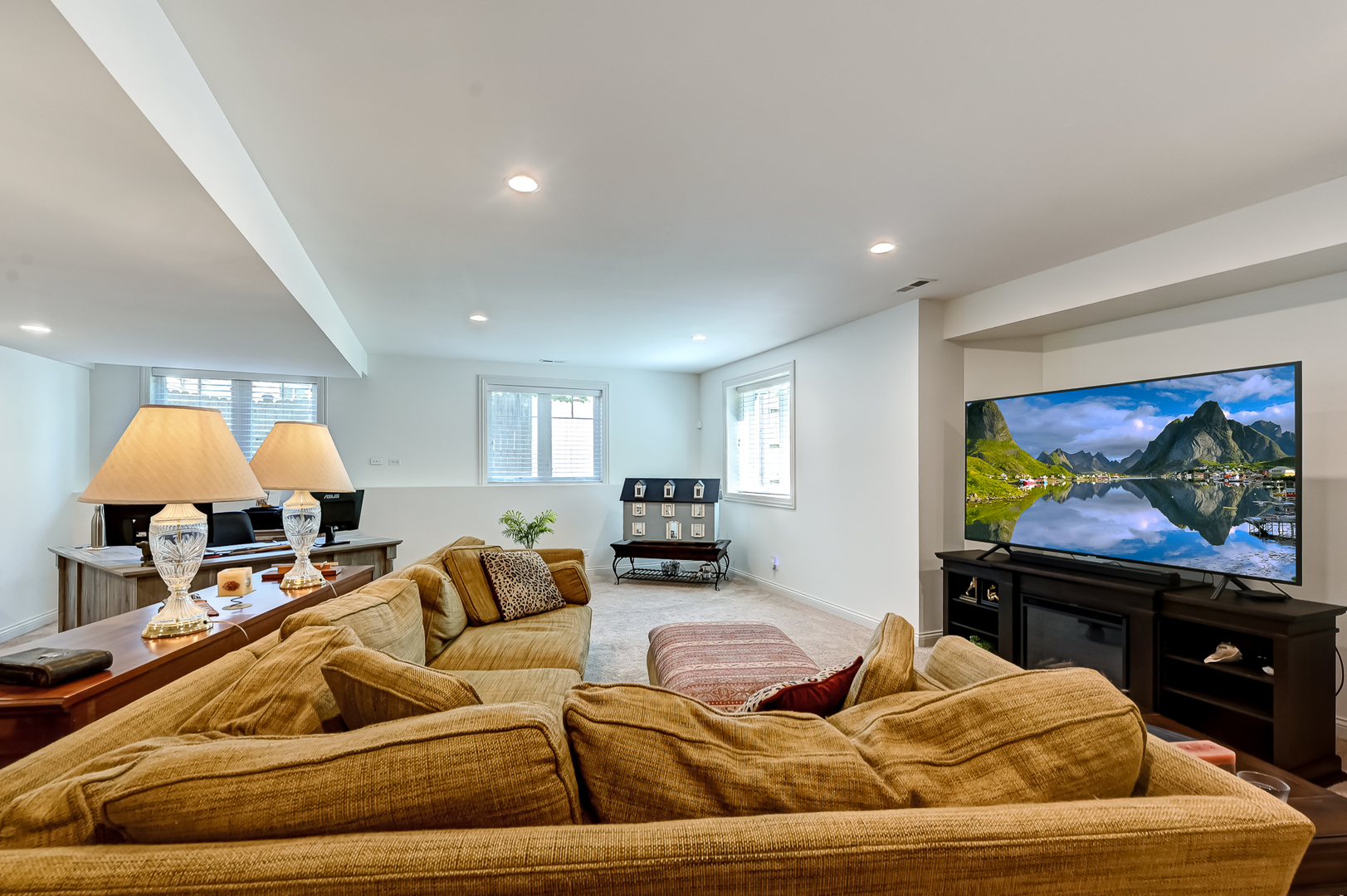 5607 Hillcrest Road Downers Grove, IL 60516 - Photo 33 of 50 a living room with furniture and a flat screen tv