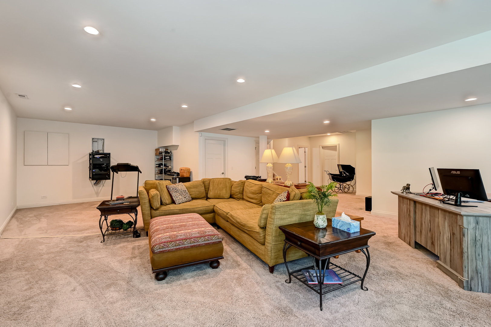 5607 Hillcrest Road Downers Grove, IL 60516 - Photo 35 of 50 a living room with furniture and a flat screen tv