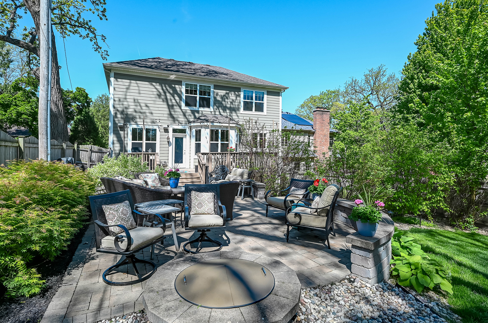 5607 Hillcrest Road Downers Grove, IL 60516 - Photo 41 of 50 a view of a patio with furniture and a garden