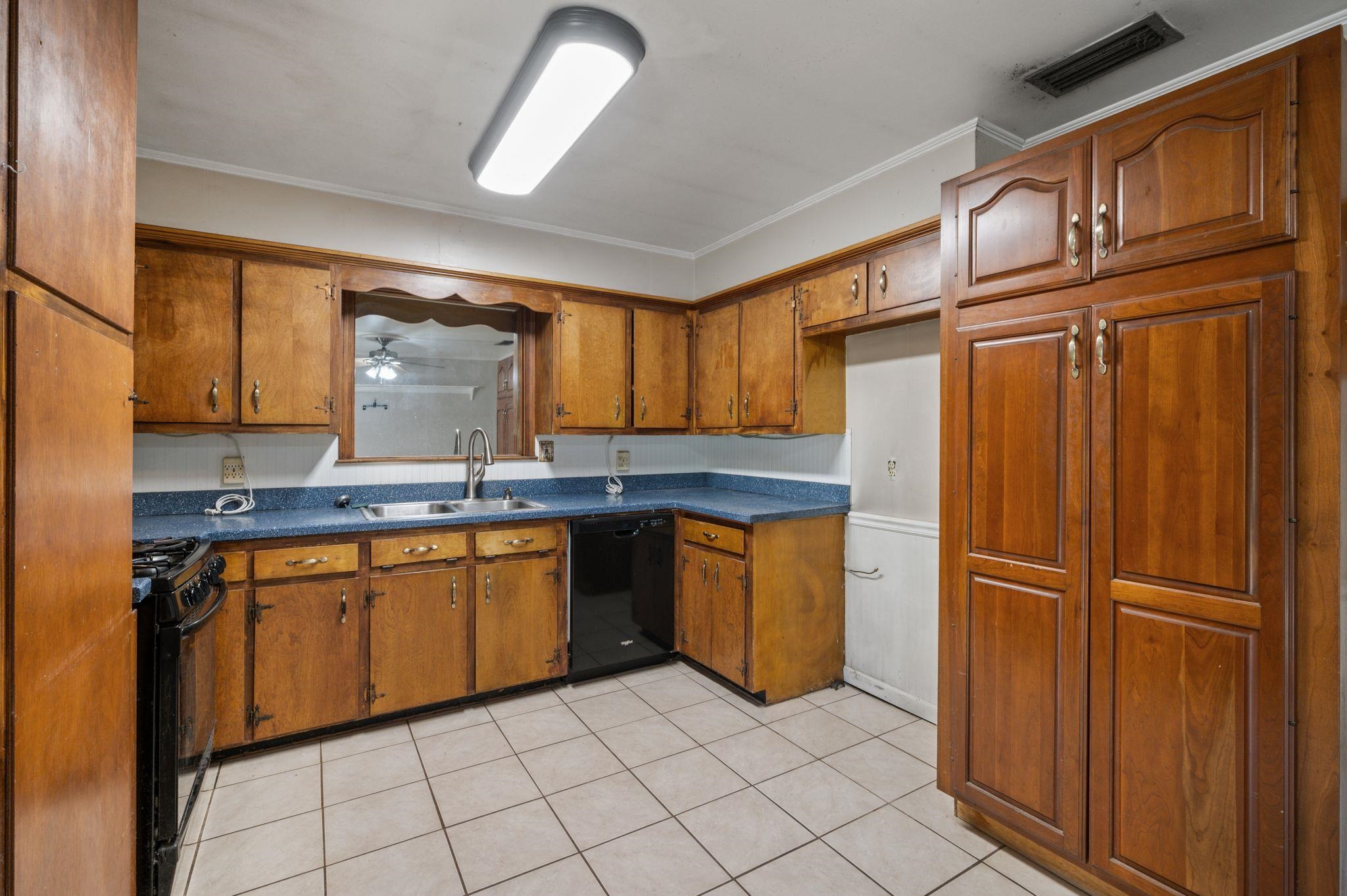 122 Rita Avenue Daphne, AL 36527 - Photo 6 of 17 Kitchen