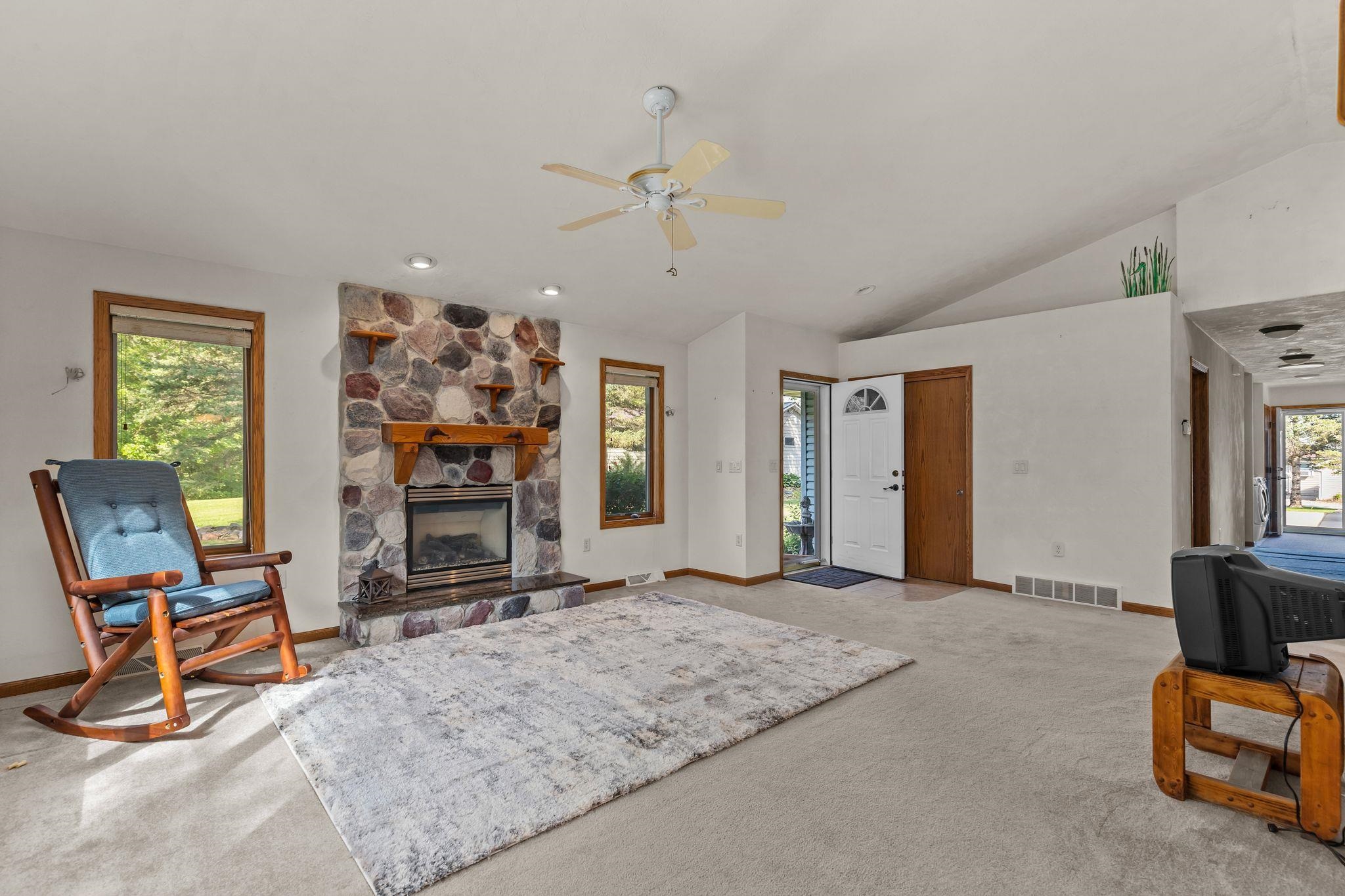 8443 O Connells Resort Road Winneconne, WI 54986 - Photo 9 of 60 Gallery Image 9