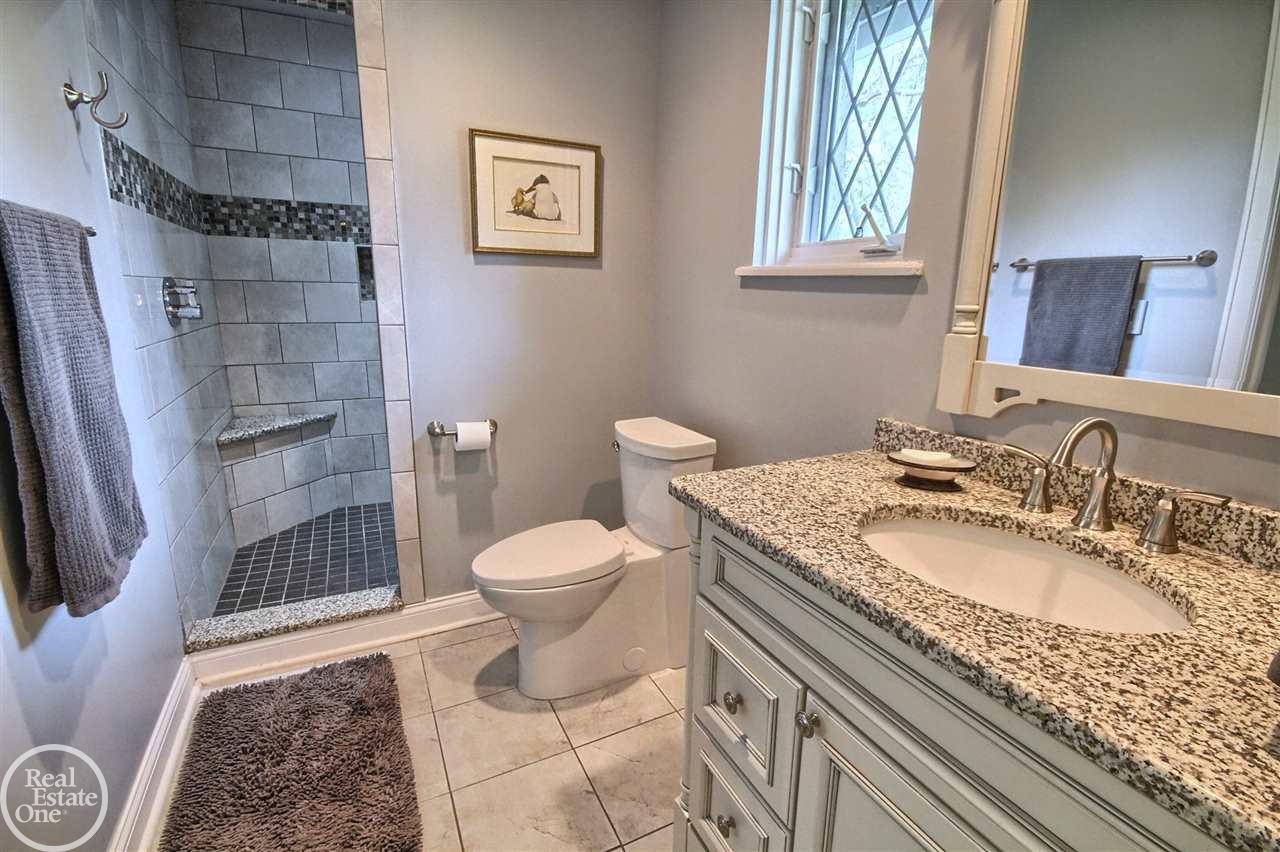 1045 Harvard Road Grosse Pointe Park, MI 48230 - Photo 16 of 29