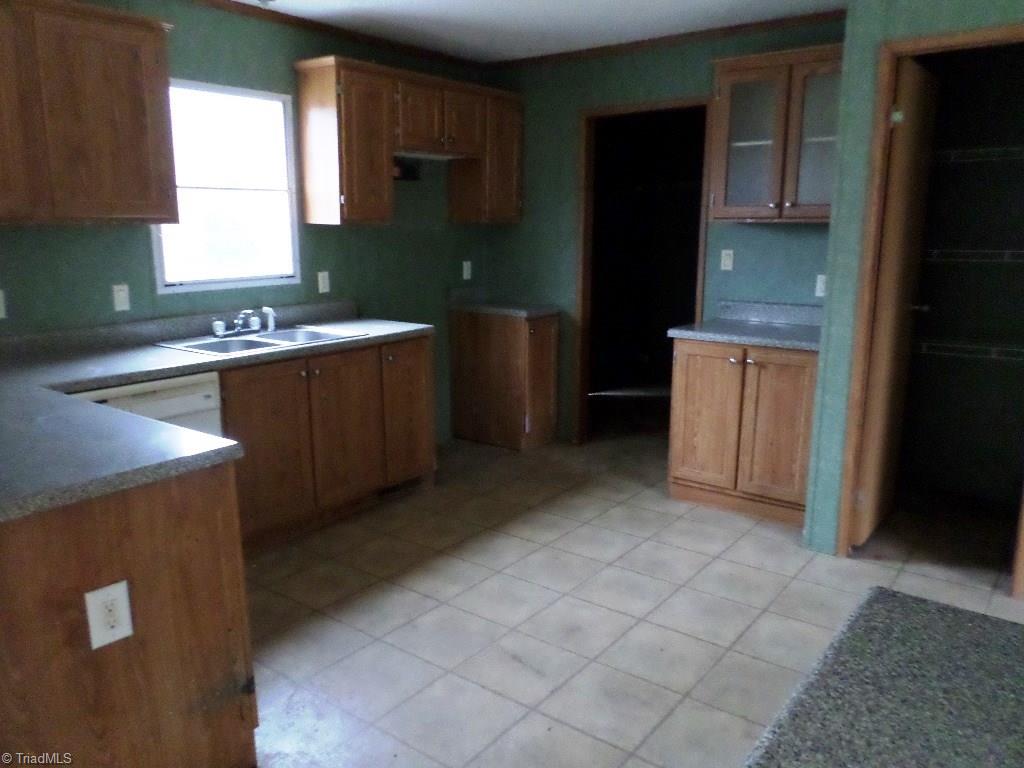 480 York Road Mount Airy, NC 27030 - Photo 3 of 12 Gallery Image 3
