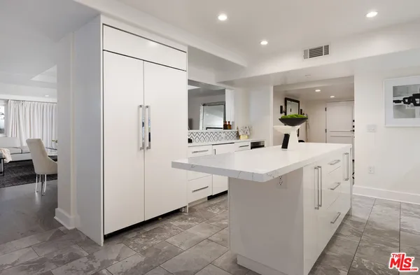 $10,000 | 155 North Hamilton Drive, Unit 102, Beverly Hills, CA 90211