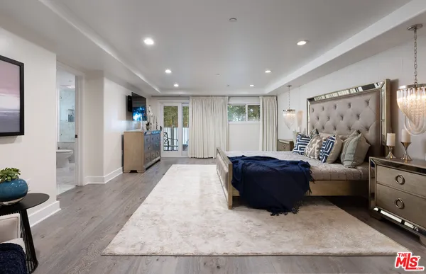 $10,000 | 155 North Hamilton Drive, Unit 102, Beverly Hills, CA 90211