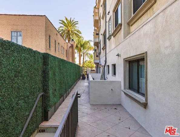 $10,000 | 155 North Hamilton Drive, Unit 102, Beverly Hills, CA 90211