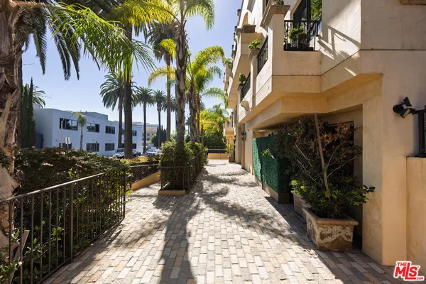 $10,000 | 155 North Hamilton Drive, Unit 102, Beverly Hills, CA 90211