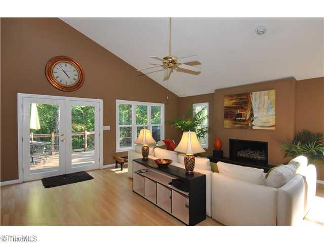 4929 Country Ridge Road Clemmons, NC 27012 - Photo 3 of 14 Den/Family/Great Room.