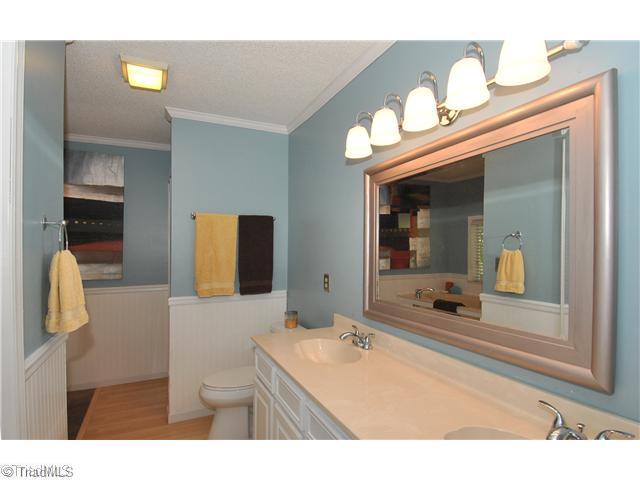 4929 Country Ridge Road Clemmons, NC 27012 - Photo 7 of 14 Master Bath/Spa.
