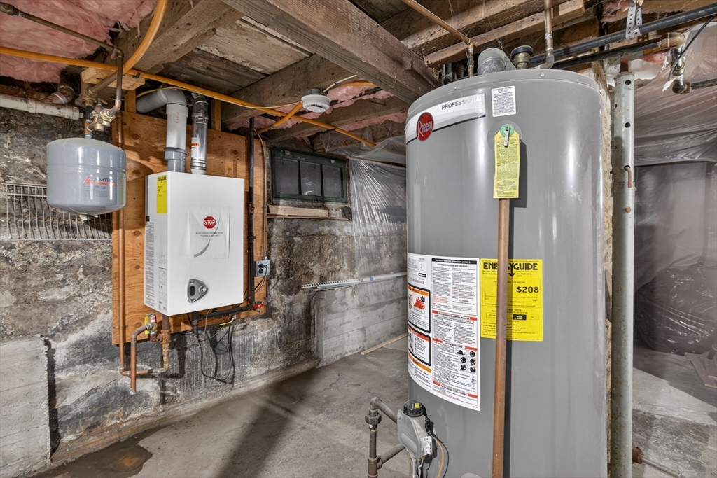 6 Morris Street Lynn, MA 01905 - Photo 28 of 36 a utility room with dryer and washer