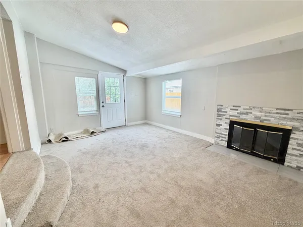 $3,150 | 988 Yates Street, Denver, CO 80204