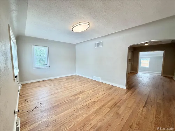 $3,150 | 988 Yates Street, Denver, CO 80204