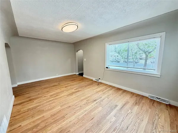$3,150 | 988 Yates Street, Denver, CO 80204