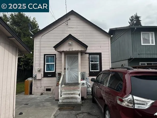 a view of a house with backyard and sitting area