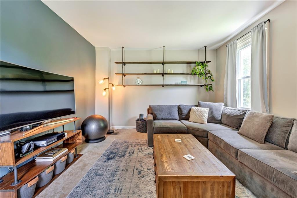 46 Gensler Road Pittsburgh, PA 15236 - Photo 7 of 20 Gallery Image 7