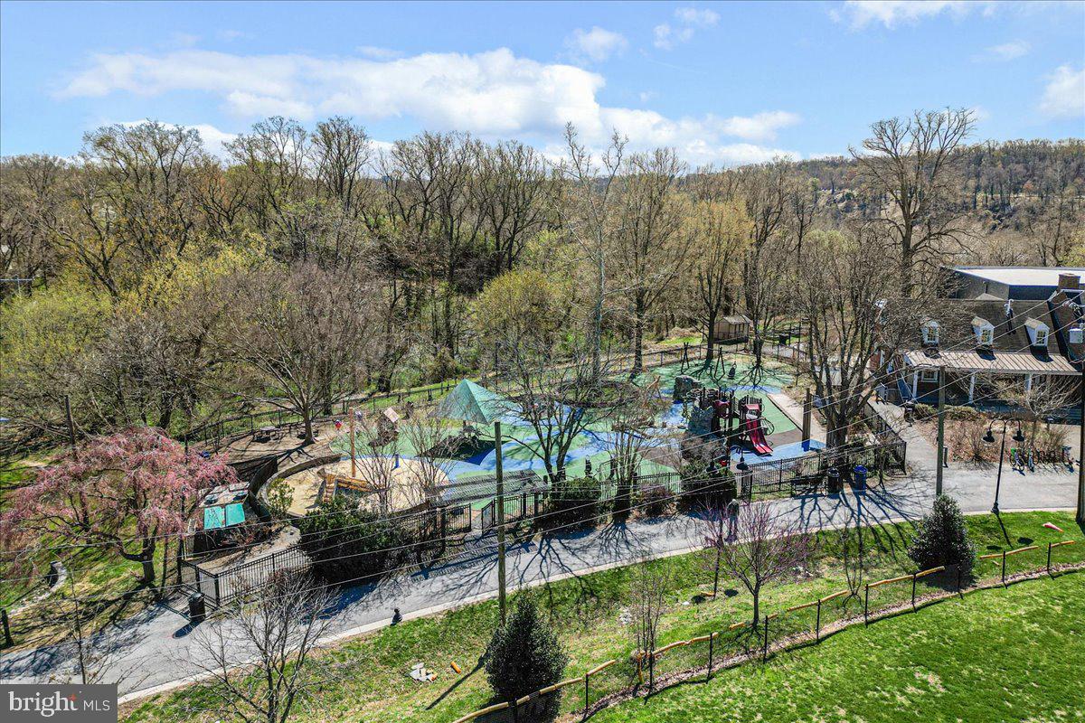 5112 MacArthur Boulevard Northwest, Unit 110 Washington, DC 20016 - Photo 23 of 38