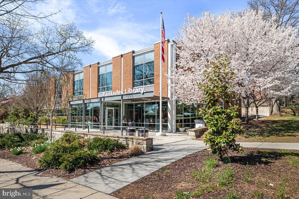 5112 MacArthur Boulevard Northwest, Unit 110 Washington, DC 20016 - Photo 35 of 38