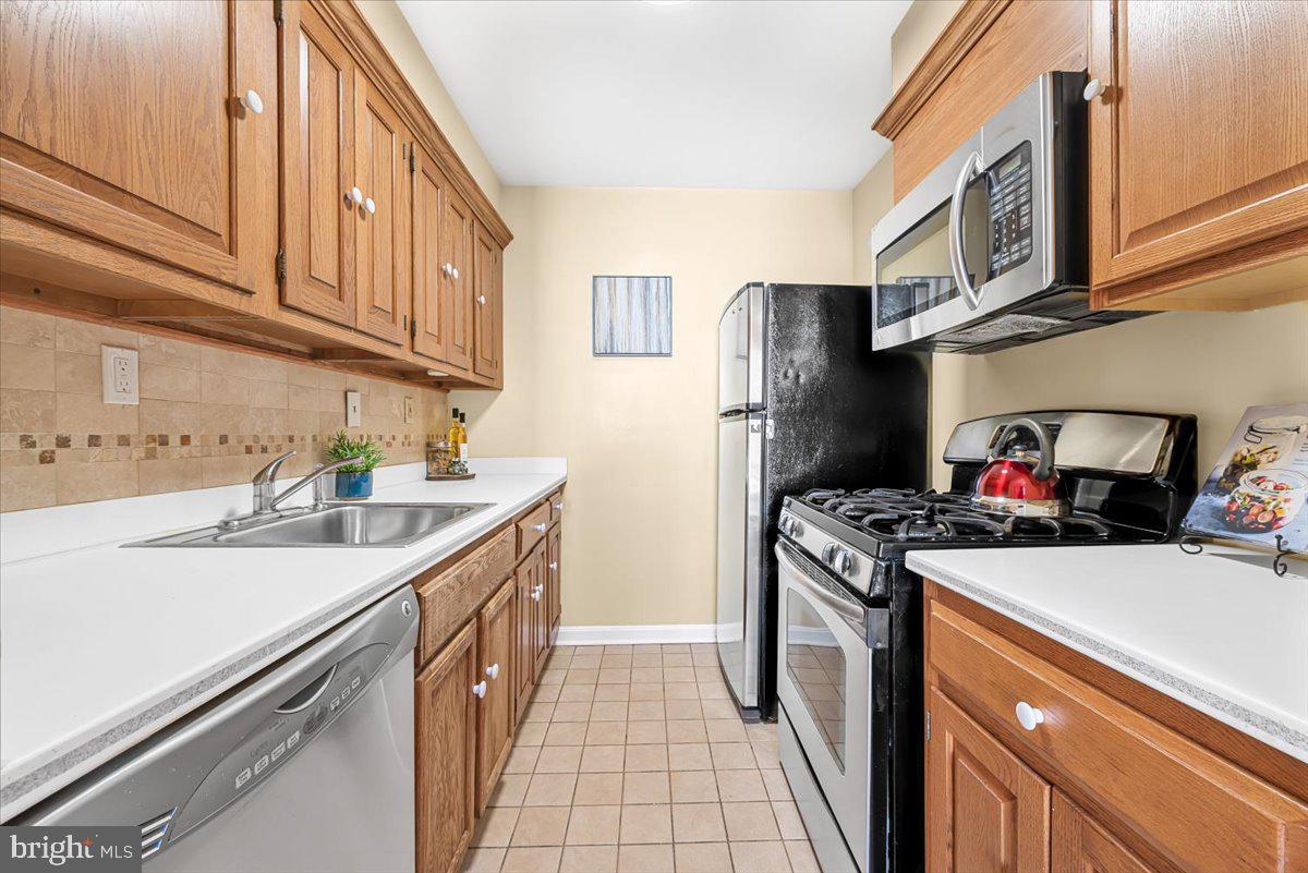 5112 MacArthur Boulevard Northwest, Unit 110 Washington, DC 20016 - Photo 6 of 38