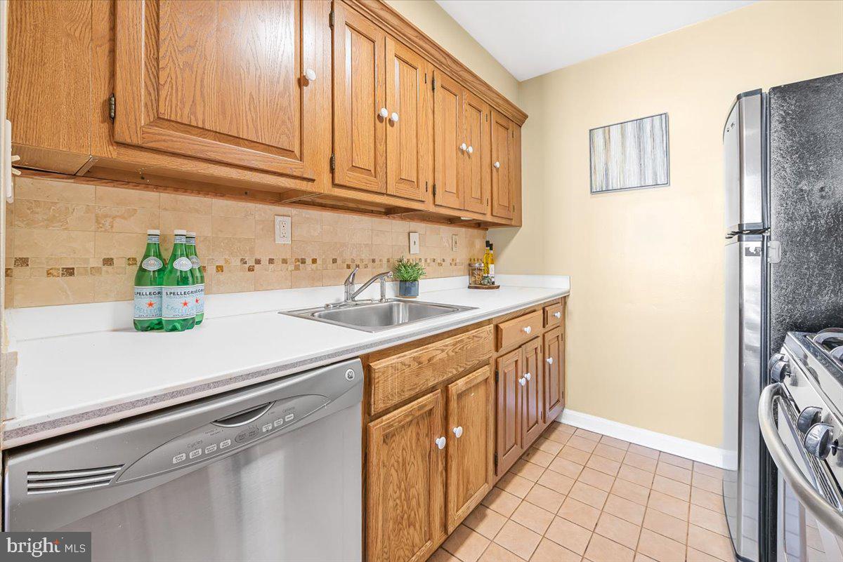 5112 MacArthur Boulevard Northwest, Unit 110 Washington, DC 20016 - Photo 7 of 38